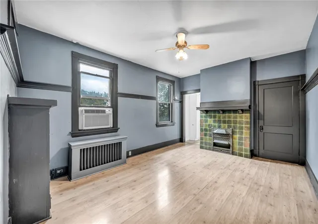 Photo 3 of Multi family home for sale at 1048 Mirror St, Greenfield, PA 15217 | MLS# 1773352 | Listing updated on 2026-10-04
