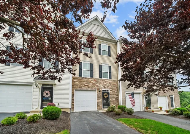 Photo 2 of Townhouse for sale at 34 Truman Cir, Kennedy Twp, PA 15136 | MLS# 1772826 | Listing updated on 2026-09-14