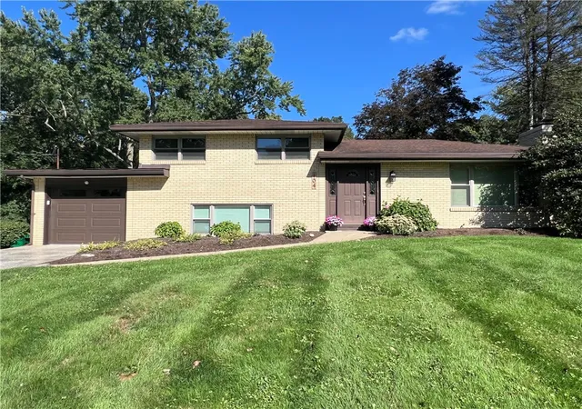 Photo 2 of Single family home for sale at 104 Randy Dr, Twp Of But Sw, PA 16002 | MLS# 1773381 | Listing updated on 2026-09-12