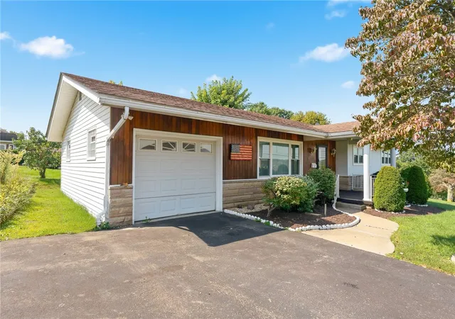 Photo 3 of Single family home for sale at 17 Grandview Ter, South Union Twp, PA 15401 | MLS# 1773337 | Listing updated on 2026-09-11