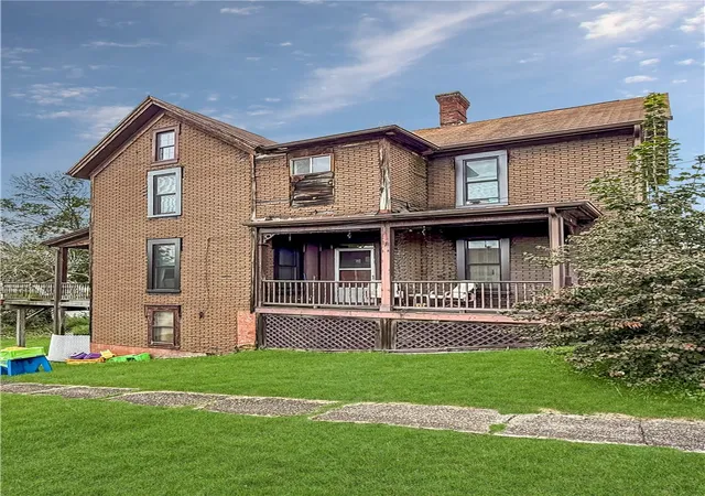 Photo 2 of Single family home for sale at 112 E College St, Canonsburg, PA 15317 | MLS# 1773293 | Listing updated on 2026-09-14
