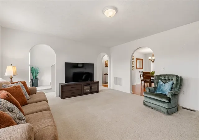 Photo 4 of Townhouse for sale at 1618 Brandtview Ct, Franklin Park, PA 15090 | MLS# 1771436 | Listing updated on 2026-09-13