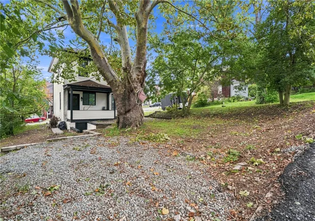 Photo 2 of Single family home for sale at 201 Emerson St, Munhall, PA 15120 | MLS# 1773306 | Listing updated on 2026-09-08