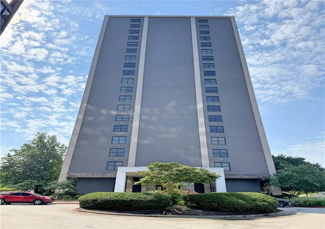 Condo for sale at 112 Washington Pl Chatham Twr #11 E\F, Downtown Pgh, PA 15219 | MLS# 1772885