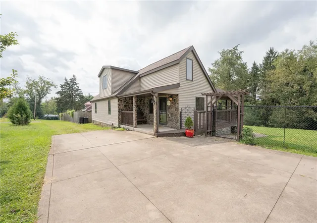 Photo 3 of Single family home for sale at 426 Dick Sta Rd, Sewickley Twp, PA 15642 | MLS# 1773320 | Listing updated on 2026-09-14