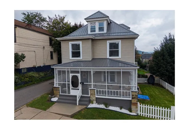 Photo 2 of Sale Pending at 510 Wood St, Coraopolis, PA 15108 | MLS# 1773107 | Listing updated on 2026-09-17