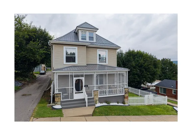 Photo 3 of Sale Pending at 510 Wood St, Coraopolis, PA 15108 | MLS# 1773107 | Listing updated on 2026-09-17