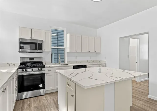 Photo 4 of Single family home for sale at 210 Robinson St, Oakland, PA 15213 | MLS# 1772668 | Listing updated on 2026-09-08