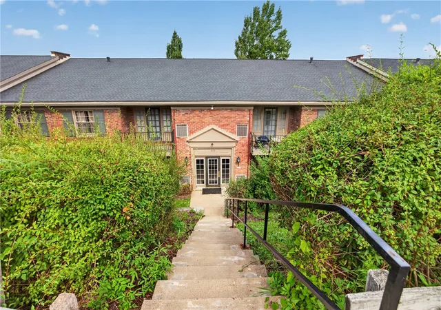 Photo 3 of Condo for sale at 1070 Chatham Park Dr #C, Scott Twp, PA 15216 | MLS# 1773443 | Listing updated on 2026-10-11