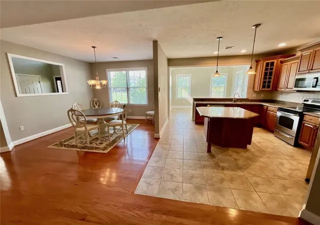 Photo 3 of Sale Pending at 2902 Ambassador Ln, Valencia Boro, PA 16059 | MLS# 1773449 | Listing updated on 2026-10-02