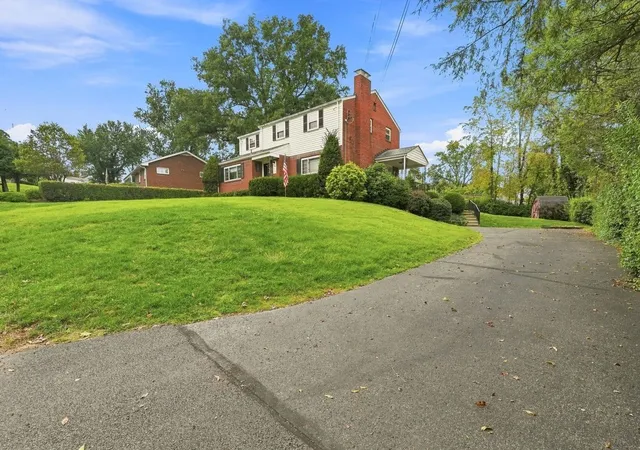 Photo 2 of Single family home for sale at 195 W Shaw Pl, Shaler, PA 15116 | MLS# 1773456 | Listing updated on 2026-09-11