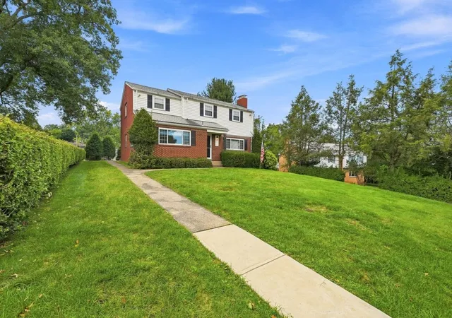 Photo 2 of Single family home for sale at 195 W Shaw Pl, Shaler, PA 15116 | MLS# 1773456 | Listing updated on 2026-09-11