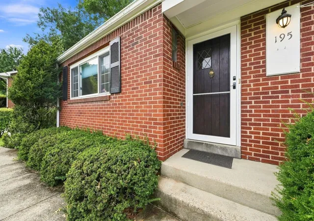 Photo 3 of Single family home for sale at 195 W Shaw Pl, Shaler, PA 15116 | MLS# 1773456 | Listing updated on 2026-09-11