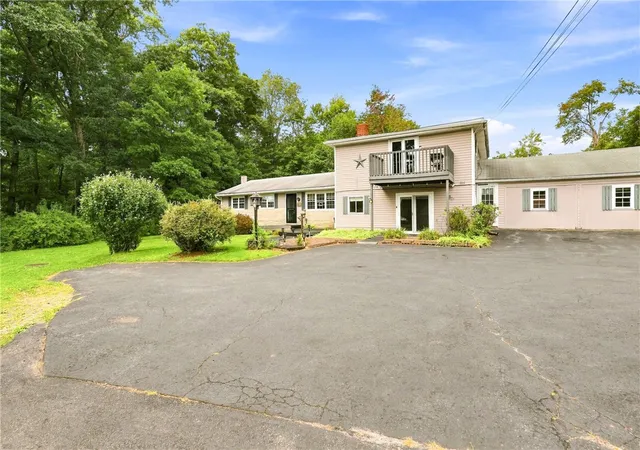 Photo 3 of Single family home for sale at 204 Stepping Stone, Somerset Twp, PA 15501 | MLS# 1773459 | Listing updated on 2026-09-08