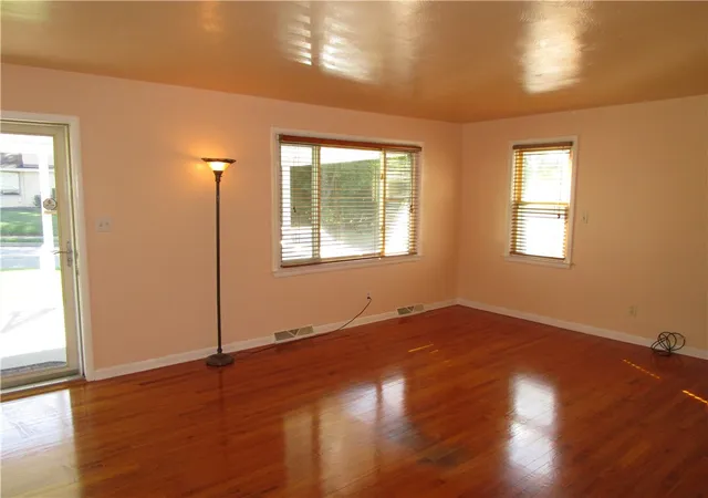 Photo 3 of Single family home for sale at 408 Indiana Ave, Farrell, PA 16121 | MLS# 1773476 | Listing updated on 2026-09-30