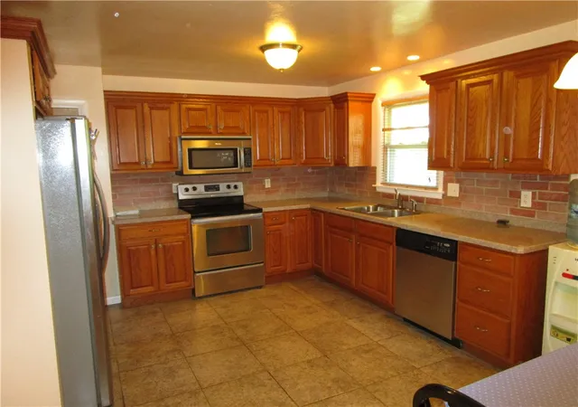 Photo 4 of Single family home for sale at 408 Indiana Ave, Farrell, PA 16121 | MLS# 1773476 | Listing updated on 2026-09-30