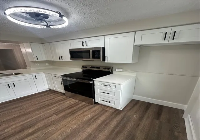 Photo 3 of Townhouse for sale at 7510 Lafayette Sq, Hopewell Twp, PA 15001 | MLS# 1773480 | Listing updated on 2026-09-08
