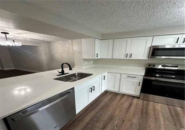 Photo 3 of Townhouse for sale at 7510 Lafayette Sq, Hopewell Twp, PA 15001 | MLS# 1773480 | Listing updated on 2026-09-08
