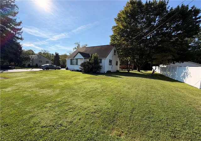 Photo 3 of Single family home for sale at 1407 Cameron Ave, Union Twp, PA 16101 | MLS# 1773373 | Listing updated on 2026-09-14