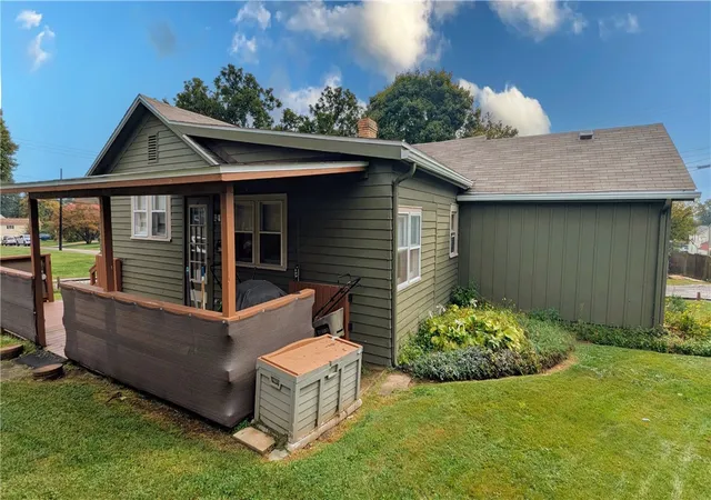 Photo 3 of Single family home for sale at 425 16th Avenue, Patterson Twp, PA 15010 | MLS# 1773497 | Listing updated on 2026-09-13