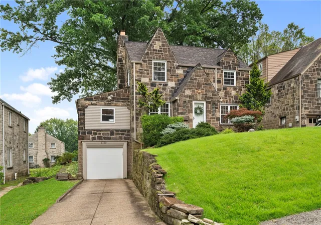 Photo 3 of Single family home for sale at 1750 Williamsburg Pl, Blackridge, PA 15235 | MLS# 1773177 | Listing updated on 2026-09-11