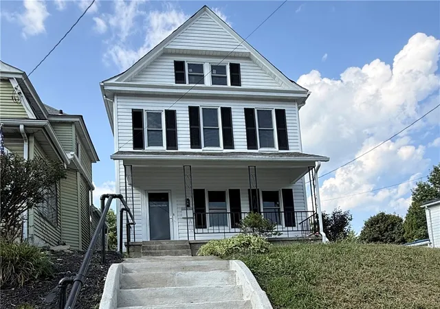 Photo 2 of Single family home for sale at 128 W Main St, Evans City Boro, PA 16033 | MLS# 1773434 | Listing updated on 2026-09-13