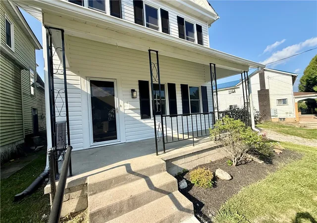 Photo 3 of Single family home for sale at 128 W Main St, Evans City Boro, PA 16033 | MLS# 1773434 | Listing updated on 2026-09-13