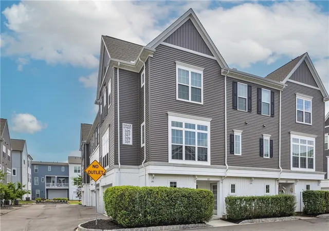 Photo 2 of Sale Pending at 325 Parade St, Cranberry Twp, PA 16066 | MLS# 1773495 | Listing updated on 2026-09-13