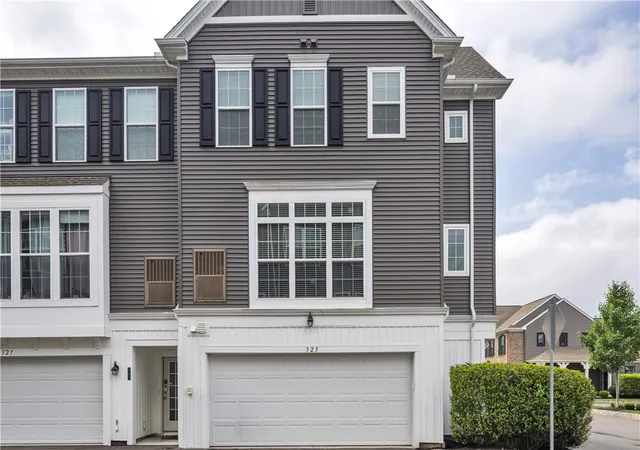 Photo 3 of Sale Pending at 325 Parade St, Cranberry Twp, PA 16066 | MLS# 1773495 | Listing updated on 2026-09-13