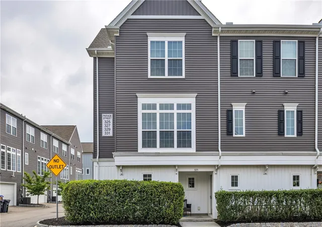 Photo 3 of Townhouse for sale at 325 Parade St, Cranberry Twp, PA 16066 | MLS# 1773495 | Listing updated on 2026-10-02