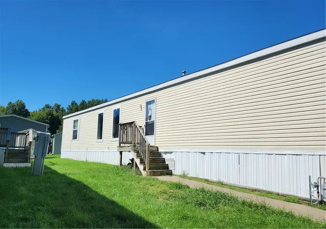 Photo 2 of Manufactured home for sale at 7224 W Market St, Lackawannock Twp, PA 16137 | MLS# 1773466 | Listing updated on 2026-09-09
