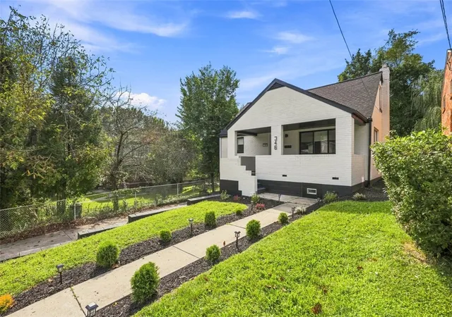 Photo 2 of Single family home for sale at 346 Sweetbriar St, Mt Washington, PA 15211 | MLS# 1773524 | Listing updated on 2026-09-16