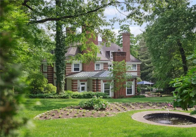 Photo 2 of Single family home for sale at 5563 Northumberland St, Squirrel Hill, PA 15217 | MLS# 1773059 | Listing updated on 2026-09-08