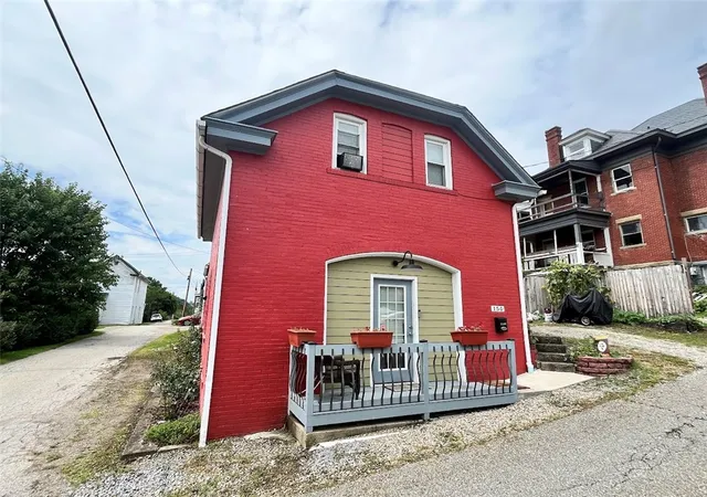 Photo 1 of Single family home for sale at 154 1/2 W Greene St, Waynsbrg/frankln Twp, PA 15370 | MLS# 1770565 | Listing updated on 2026-10-19