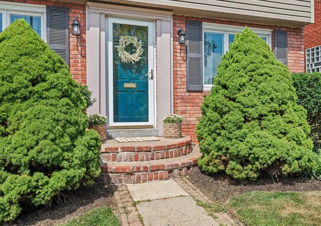 Photo 2 of Sale Pending at 415 Jayson Ave, Mt Lebanon, PA 15228 | MLS# 1773535 | Listing updated on 2026-09-29