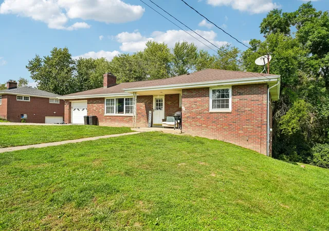 Photo 3 of Single family home for sale at 228 Walnut St, Chartiers, PA 15342 | MLS# 1773543 | Listing updated on 2026-10-06