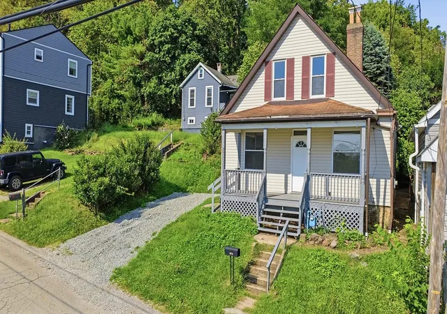 Photo 1 of Single family home for sale at 807 Maple Dr, White Oak, PA 15131 | MLS# 1773475 | Listing updated on 2026-09-09