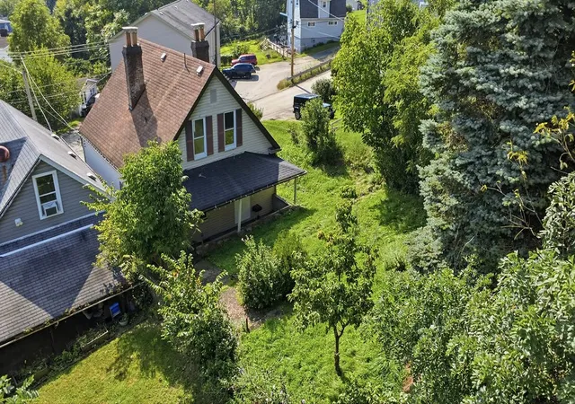 Photo 2 of Single family home for sale at 807 Maple Dr, White Oak, PA 15131 | MLS# 1773475 | Listing updated on 2026-10-12