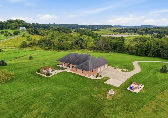 Photo 2 of Single family home for sale at 220 Church Rd, Penn Twp, PA 16002 | MLS# 1773551 | Listing updated on 2026-09-30