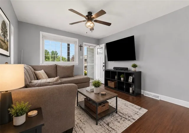 Photo 2 of Single family home for sale at 160 Renfer St, Ross Twp, PA 15237 | MLS# 1773550 | Listing updated on 2026-09-08