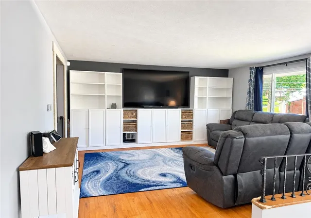 Photo 2 of Single family home for sale at 270 Castle Dr, West Mifflin, PA 15122 | MLS# 1773430 | Listing updated on 2026-09-10