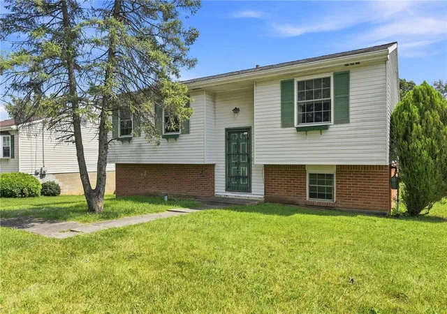 Photo 1 of Sale Pending at 143 Eleanor Dr, Latrobe, PA 15650 | MLS# 1773491 | Listing updated on 2026-09-17