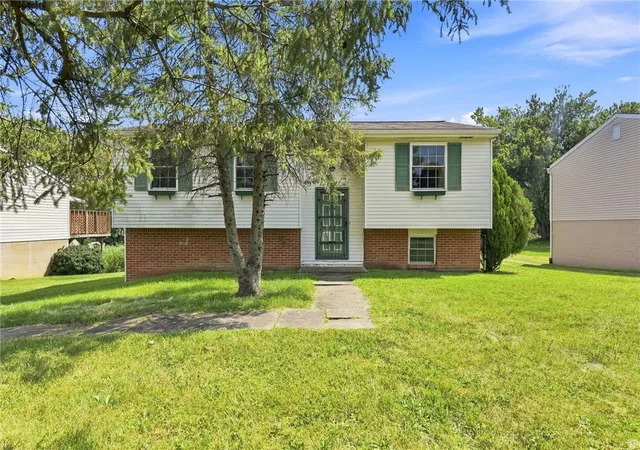 Photo 2 of Sale Pending at 143 Eleanor Dr, Latrobe, PA 15650 | MLS# 1773491 | Listing updated on 2026-09-17