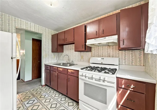 Photo 3 of Sale Pending at 143 Eleanor Dr, Latrobe, PA 15650 | MLS# 1773491 | Listing updated on 2026-09-17