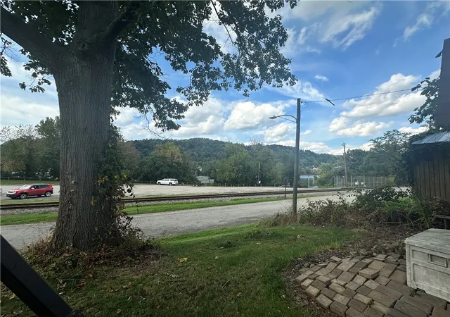 Photo 3 of Single family home for sale at 712 S 2nd Avenue, Elizabeth Twp/boro, PA 15037 | MLS# 1773554 | Listing updated on 2026-09-14