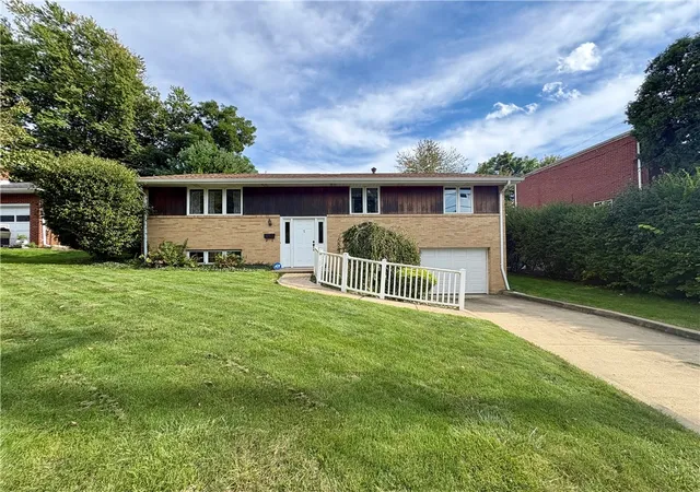 Photo 1 of Single family home for sale at 5 Fairlawn Blvd, Zelienople Boro, PA 16063 | MLS# 1773474 | Listing updated on 2026-09-09