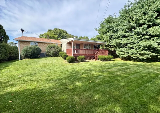 Photo 2 of Single family home for sale at 5 Fairlawn Blvd, Zelienople Boro, PA 16063 | MLS# 1773474 | Listing updated on 2026-09-09