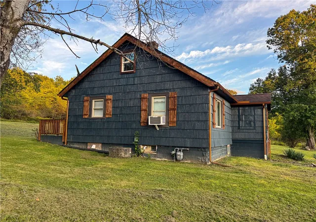 Photo 3 of Single family home for sale at 1585 Maple Dr, Hermitage, PA 16148 | MLS# 1773563 | Listing updated on 2026-09-12