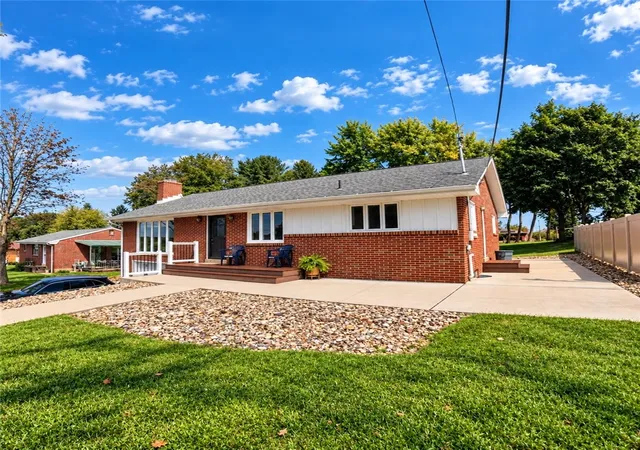 Single family home for sale at 6 Greenview Dr, Robinson Twp, PA 15136 | MLS# 1773553