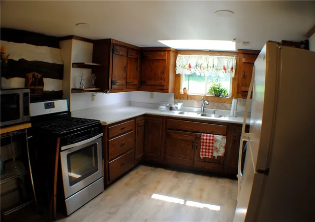 Photo 3 of Single family home for sale at 841 Pizza Barn Rd, Derry Twp, PA 15717 | MLS# 1773562 | Listing updated on 2026-09-11